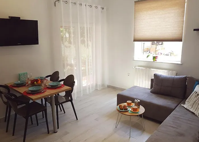 Ulika - 3 For 4 Persons * Pula