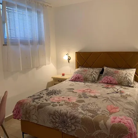 Ulika - 3 For 4 Persons * Pula