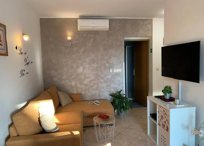 Apartment Ulika - 3 For 4 Persons Pula
