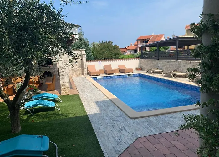 Ulika - 3 For 4 Persons プーラ