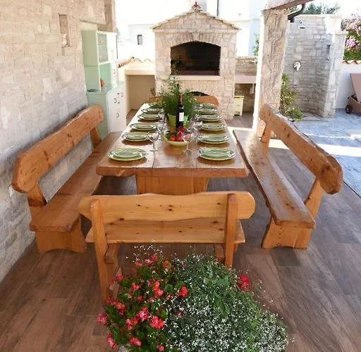 Ulika - 3 For 4 Persons プーラ